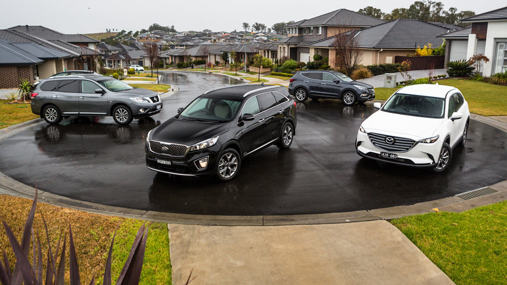 2016-comparison-nissan-pathfinder-st-l-awd-v-hyundai-santa